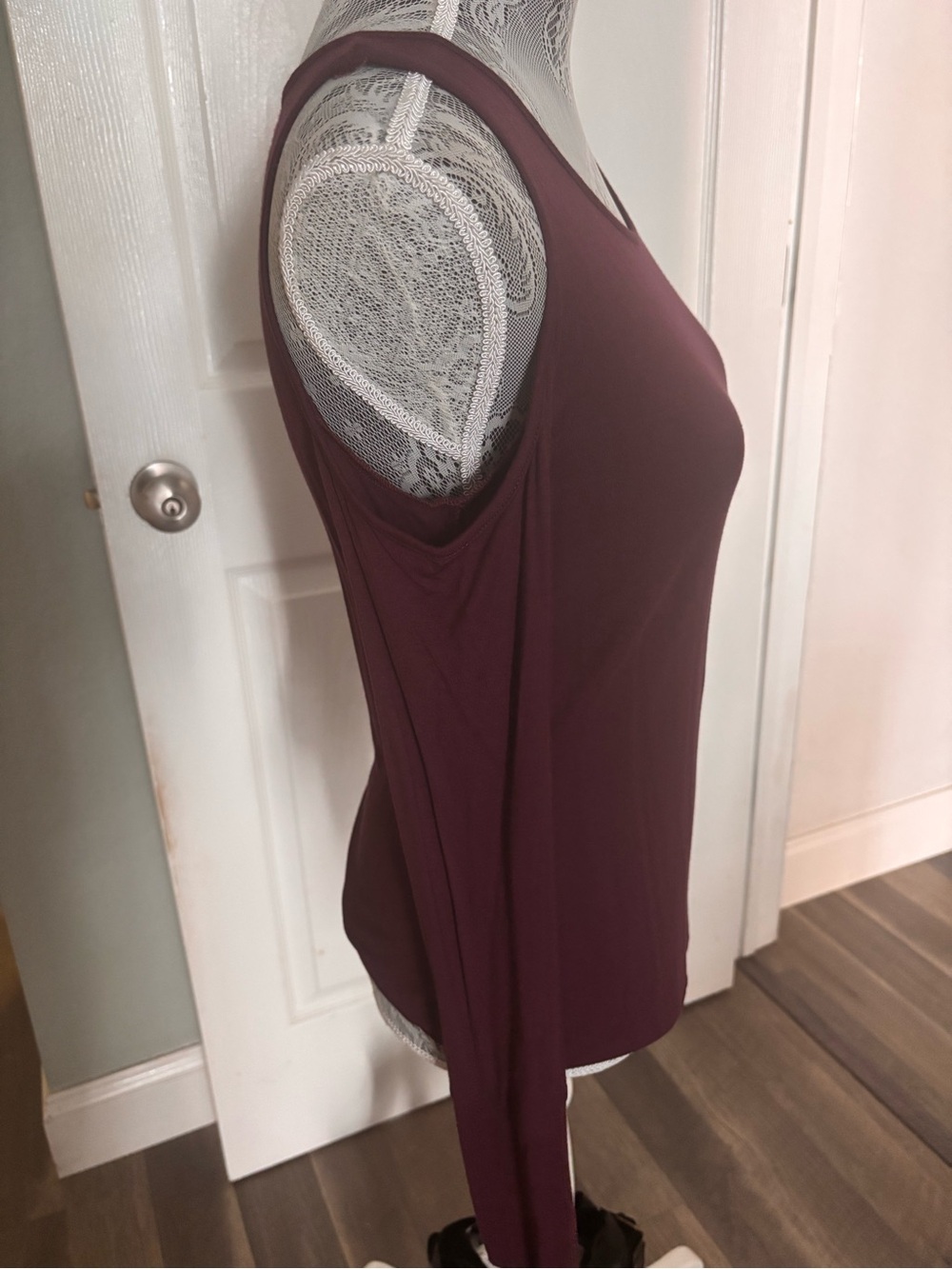 BAILEY/44 COLD SHOULDER TOP IN PLUM 💕 SZ M - Picture 6 of 9